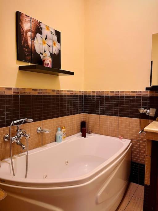 Ampio In Pieno Centro Storico. Apartamento
